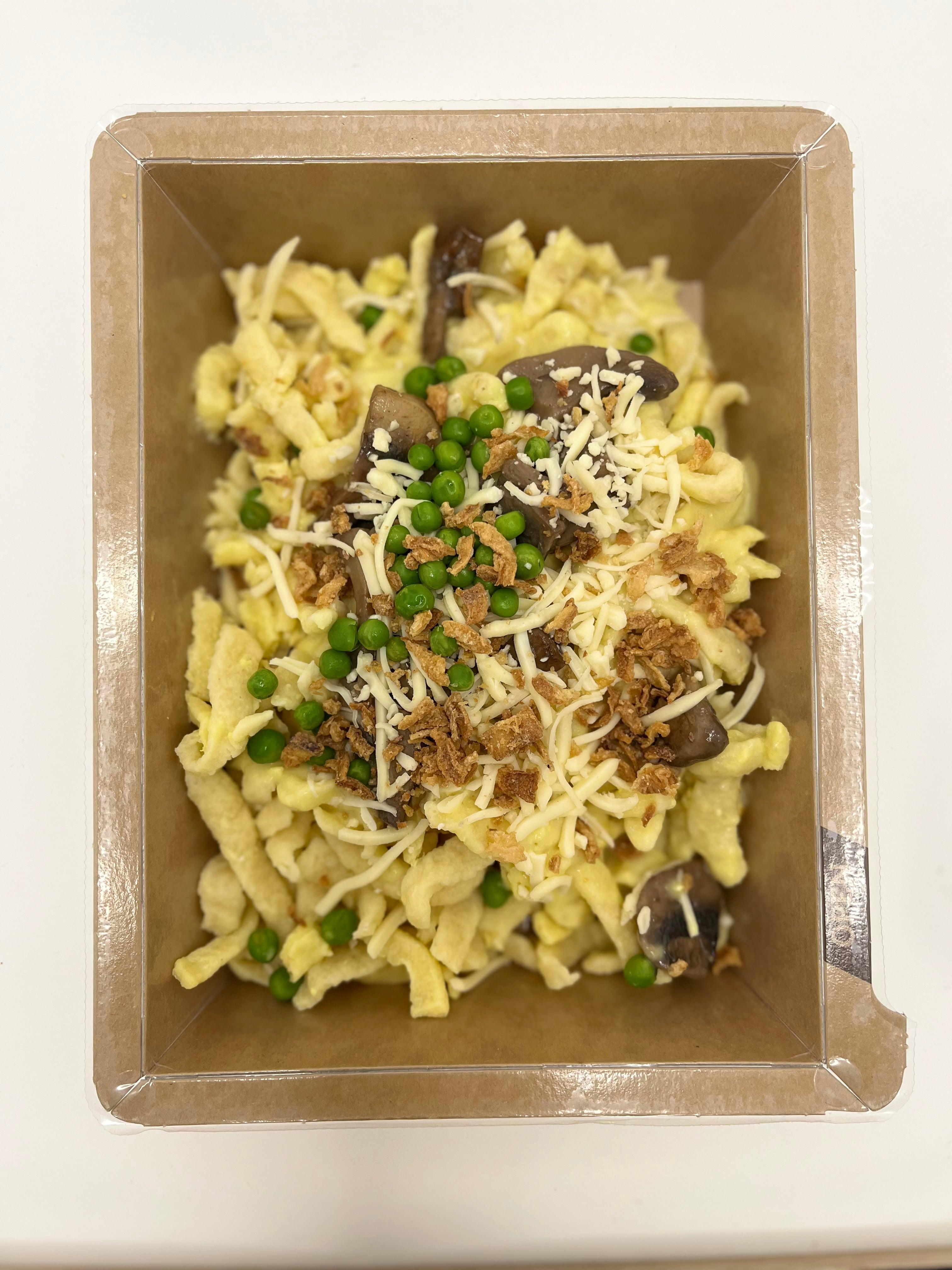 #3 Käse-Kräuterspätzle dazu gebratene Champignons, Käsesauce und Röstz